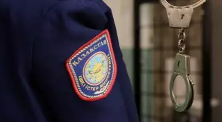 Полицейские в Алматы "узаконили" попытку продажи угнанного в России внедорожника