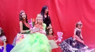 "Мисс Караганда" вручила короны маленьким Мисс города