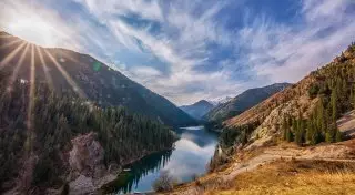 Жемчужины Тянь-Шаня - удивительные озера, которые нужно посетить на мартовские праздники