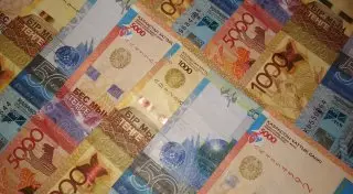 Тенге немного укрепился в конце недели