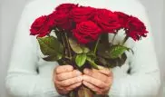"Букет из 101 розы оказался не нужен" - казахстанцы продают подарки на 8 Марта