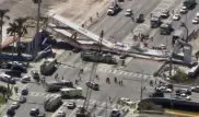 Пешеходный мост рухнул на людей в США, есть погибшие