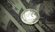 Для России наступил "черный понедельник": Рубль и биржи рухнули из-за санкций