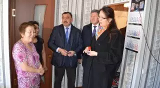 13 семей из Аягоза, пострадавшие от паводков, получили ключи от новых квартир