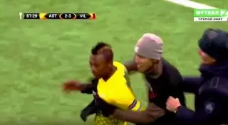 Выбежал на поле. Футбольный хулиган заплатит "Астане" 2 миллиона тенге