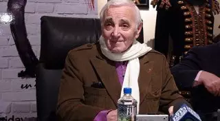 Шарль Азнавур попал в больницу