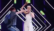 У британской участницы "Евровидения" отобрали микрофон на сцене