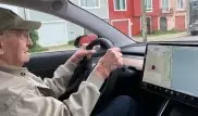 В США нашли самого пожилого владельца Tesla. Ему 96 лет