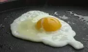 Яичница по утрам оказалась опасной, если в нее добавляют этот ингредиент