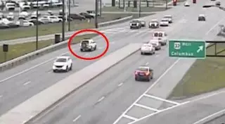 Водитель проехал более 2 километров задним ходом, преодолев сложные развязки