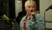 Кристина Агилера инкогнито спела в метро Нью-Йорка