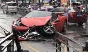 Китаянка взяла в аренду новый Ferrari и тут же разбила
