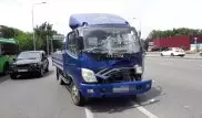 Foton "швырнул" "Газель" на легковое авто в Алматы: водитель в больнице
