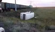 Автобус заехал под поезд: 4 человека доставили в больницу Экибастуза