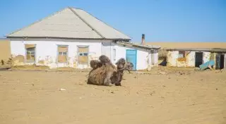 Акеспе - поселок, засыпанный песком