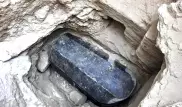 Таинственный черный саркофаг поднимут на поверхность в Египте