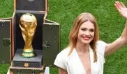 Наталья Водянова вынесет кубок перед финалом чемпионата мира по футболу