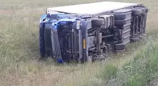 Фура с детским питанием слетела в кювет в Костанайской области