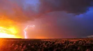 Жара и грозы: Синоптики объявили штормовое предупреждение