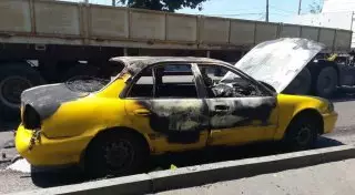 Автомобиль сгорел на ходу в Алматы