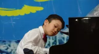 11-летний Бетховен из Риддера. Мальчик с проблемами слуха, научившийся слышать музыку сердцем