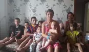 Мать шестерых детей приютила в подаренном ей россиянкой доме женщину с пятью детьми в ЗКО