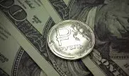 Рубль собираются обрушить до 90 за доллар - мнение эксперта