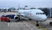 Человеческий эмбрион нашли в туалете самолета American Airlines