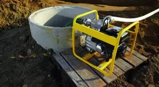 Трое парней задохнулись в колодце в Кегене