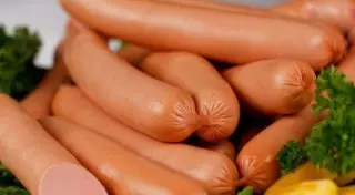 Кишечную палочку нашли в российских сосисках