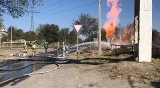 15-метровое пламя тушили в Шымкенте из-за разрыва газопровода