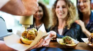 Флоренция ввела для туристов штрафы за еду на улице