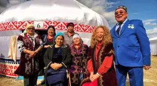 "Нас приглашали к столу в каждую вторую юрту" - пара из Екатеринбурга о путешествии автостопом по Казахстану