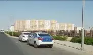 Полицейский автомобиль на автобусной остановке сняли на видео в Актау