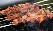 Барбекю и шашлыки вредят организму не меньше сигарет - ученые