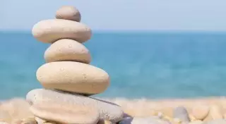 На греческих пляжах вводят штрафы до 1000 евро за воровство гальки