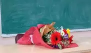 Ұстаздар күні: Заңгер мұғалімге не себепті гүл мен шоколад сыйлауға болмайтынын айтты
