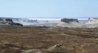 Долина замков, "упавшая" земля и казахская Аризона. Чем еще знаменит Мангистауский край?
