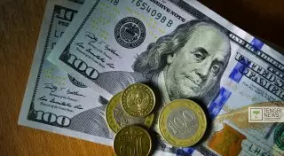 Тенге укрепился на утренних торгах