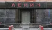 "Ленин жив?": пользователей Сети рассмешил визит врачей в мавзолей