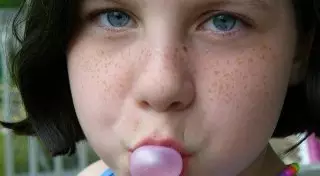 К чему приводит пристрастие к жевательной резинке у подростков