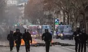Бронетехника вошла в охваченный беспорядками Париж