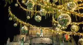 Самые необычные и красивые новогодние елки разных стран