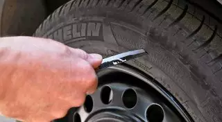 Пьяный астанчанин проткнул шины 7 автомобилей