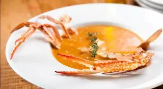 В японском аэропорту пассажиров будут бесплатно кормить крабовым супом