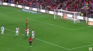 Футболист "Атлетика" исполнил "беспрецедентный" пенальти