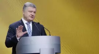 Порошенко объявил о прекращении военного положения в Украине