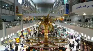 Новогодние подарки в последний момент: что купить в аэропорту