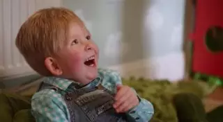 Родившийся с 2 процентами мозга мальчик восстановил его с помощью тренировок