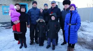 В Костанайской области многодетной семье подарили дом в рамках акции #НаурызChallenge
